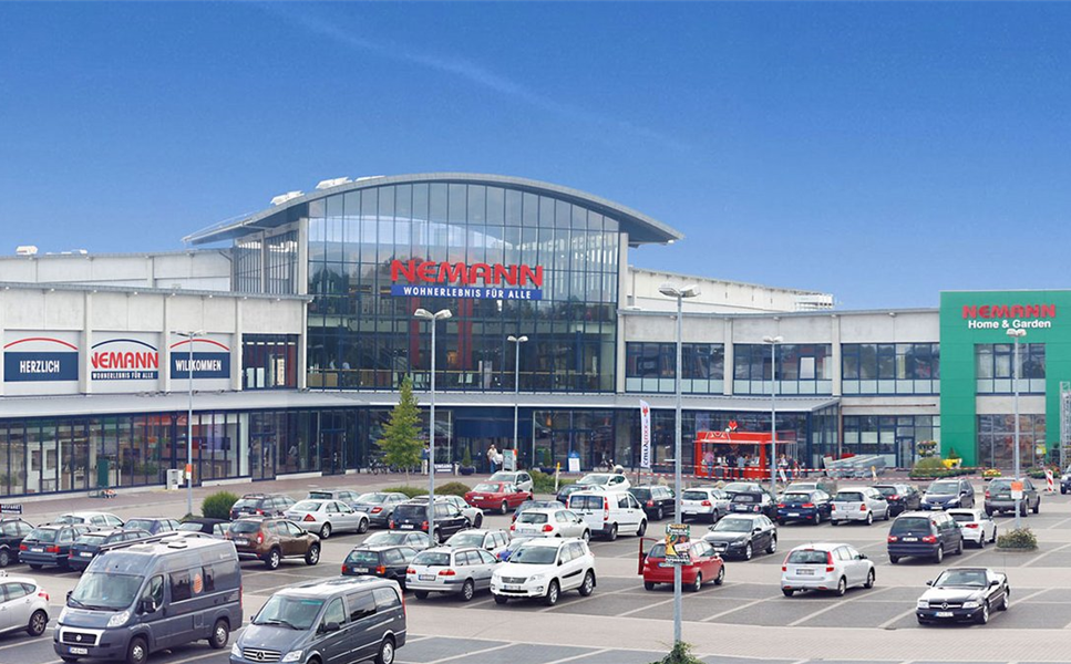 Kostenloses - Parken auf dem Gründstück von Nemann